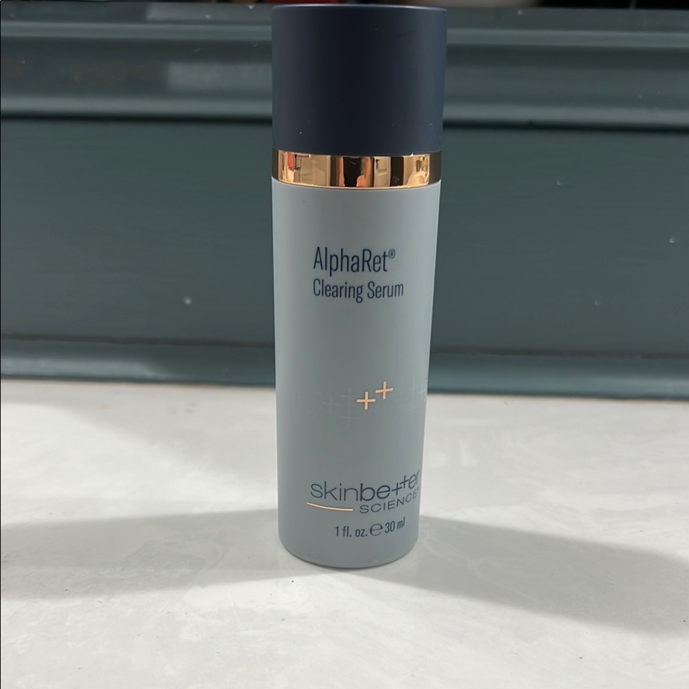 Skinbetter Alpharet Clearing Serum.